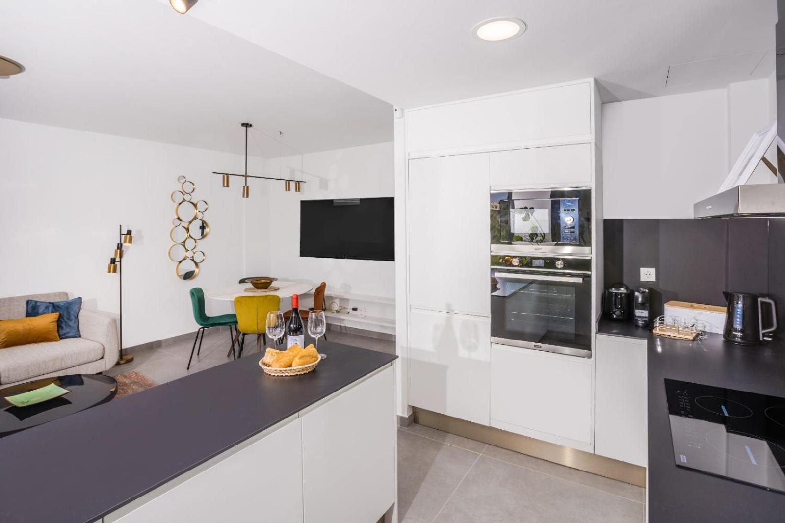 Prime Spanish Holidays - Rennes Arenal Playa Apartment